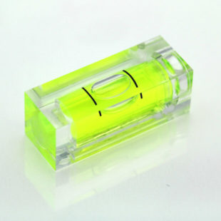 SC32 – Plastic sq. section vial, 32x12x12mm, green liquid